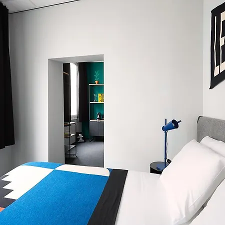 The Social Hub 3*