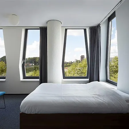 The Social Hub 3*