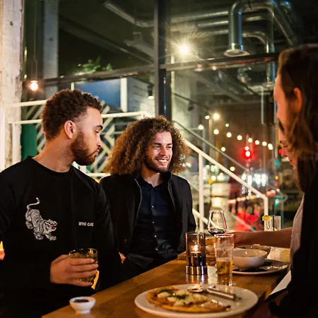 Отель The Social Hub 3*