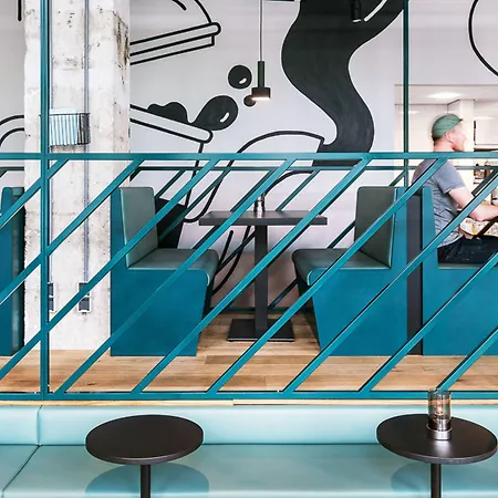 Отель The Social Hub 3*