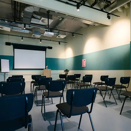The Social Hub 3*