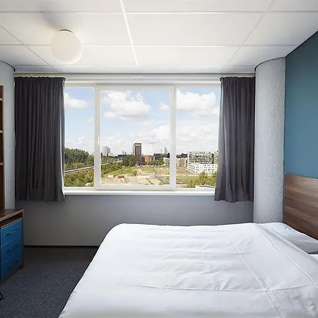 The Social Hub 3*