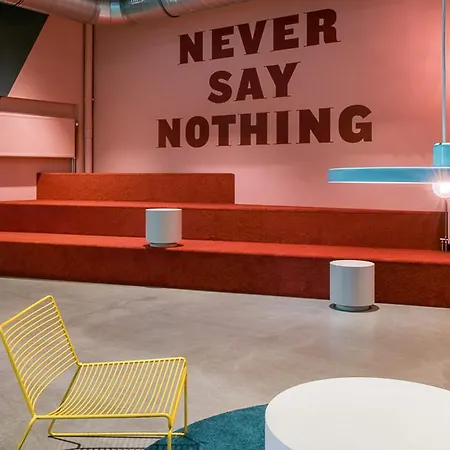 The Social Hub Отель 3*