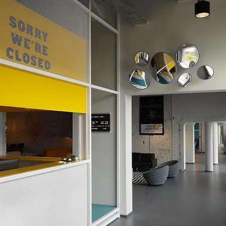 The Social Hub 3*