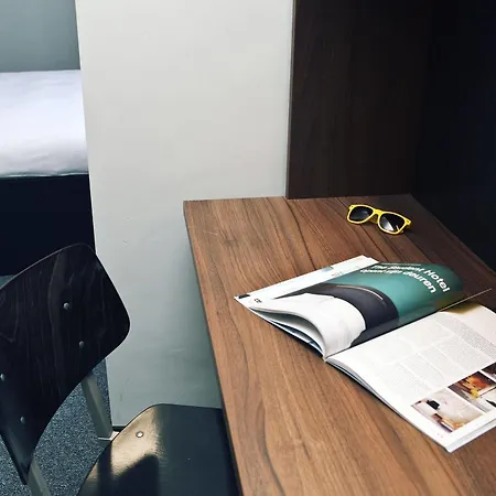 The Social Hub 3*