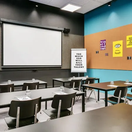 Отель The Social Hub 3*