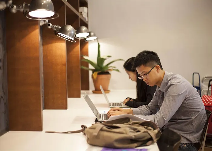 Отель The Social Hub Роттердам